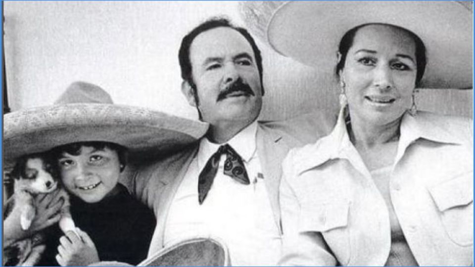 La pareja de Antonio Aguilar, Flor Silvestre y un simpático y alegre, Pepe Aguilar
