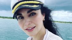 Martha Higareda presume su figura de impacto en bañador rosa