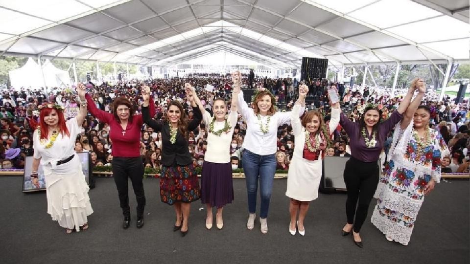 Aquí estamos las mujeres identificadas con la cuarta transformación, que tenemos la enorme responsabilidad de gobernar a ras de piso