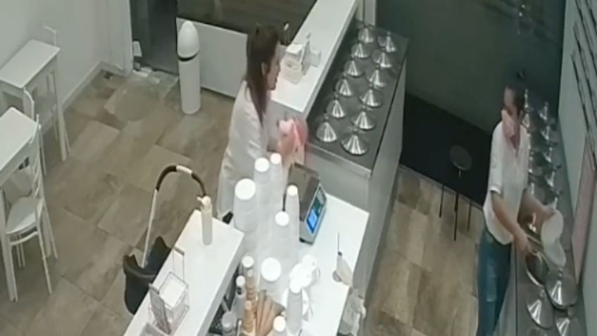 Mujer aprovecha distracción para pesar a su bebé en una báscula y la empleada la sorprende | VIDEO