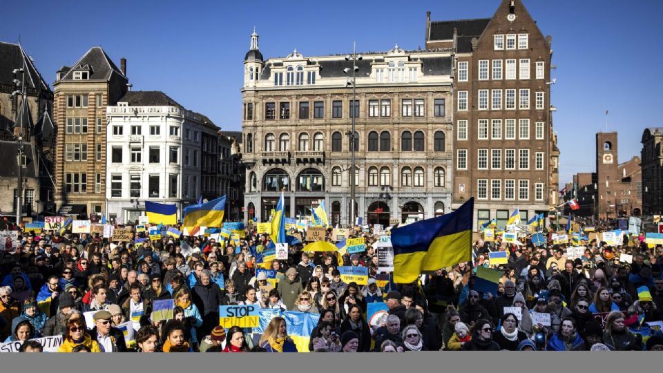 Manifestación contra la guerra, en la Plaza Dam, Ámsterdam