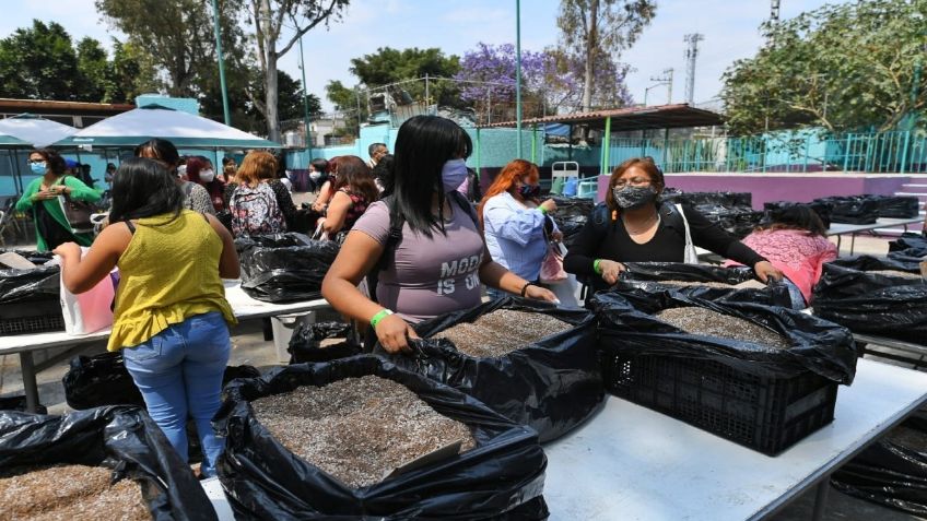 Mujeres participan en talleres de cocina y huerto urbano impartidos por la comunidad judía en Iztapalapa