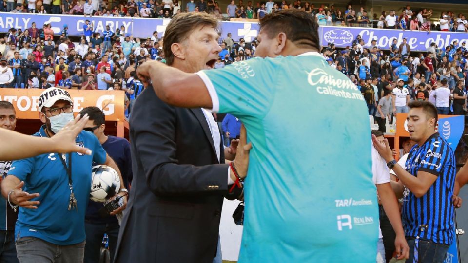 Hernán Cristante discutiendo en la batalla campal.