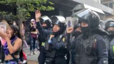 "Policía consciente, se une al contingente": Ateneas rompen filas y marchan en el Día de la Mujer | VIDEO