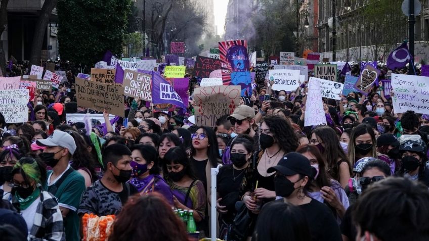 “Se portaron muy bien las manifestantes”, afirma AMLO sobre la marcha por el 8M