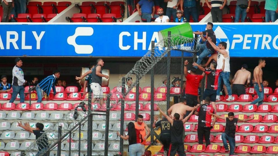 La batalla campal del Querétaro vs Atlas ha dejado 14 detenciones hasta el momento (Foto: Cuartoscuro)