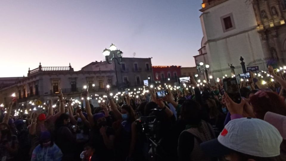 La autoridad implemento un operativo para cerrar el paso a los vehículos durante la manifestación.