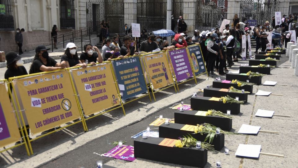 Grupos a favor del aborto protestaron frente al Palacio de Cultura de Guatemala