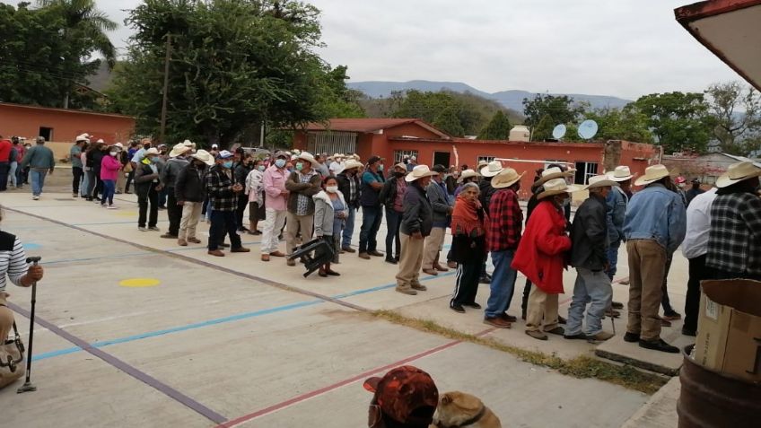 Casillas llenas en San Luis Potosí; INE llama a respetar la ley durante la consulta por revocación