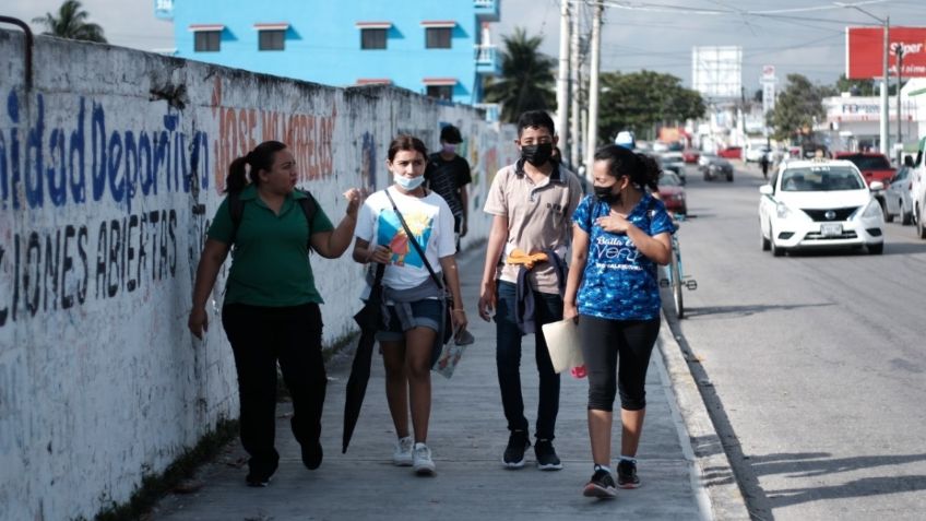 Retiro de cubrebocas divide opiniones en México