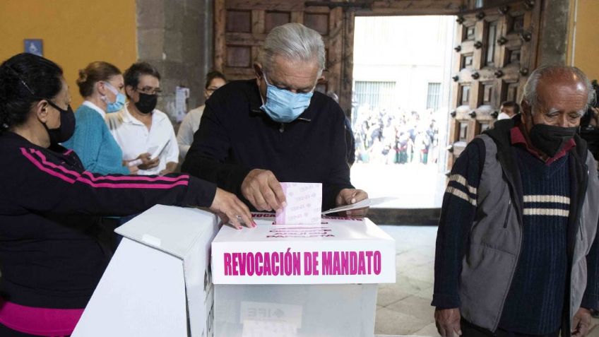 "Amor con amor se paga y no los voy a traicionar": AMLO agradece participación en Revocación de Mandato