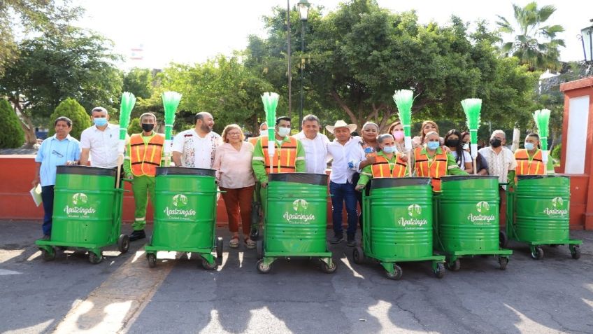 José Luis Cruz Lucatero entrega camiones recolectores de basura; "cumplimos compromisos de campaña"