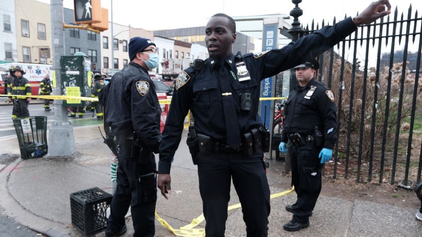 Enmascarado y con overol: lo que se sabe del atacante del Metro en NY