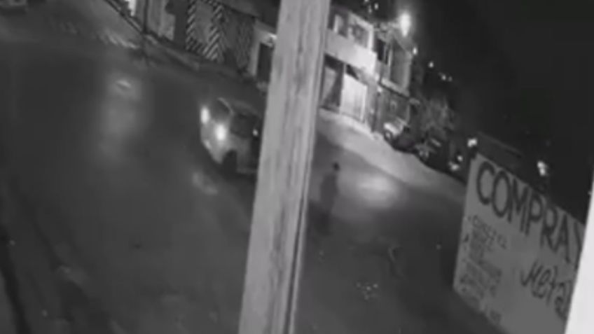 Captan momento exacto en que intentan secuestrar a una mujer en calles de Nuevo León | VIDEO