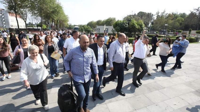 Diputados federales del PRI, PAN y PRD arriban a San Lázaro