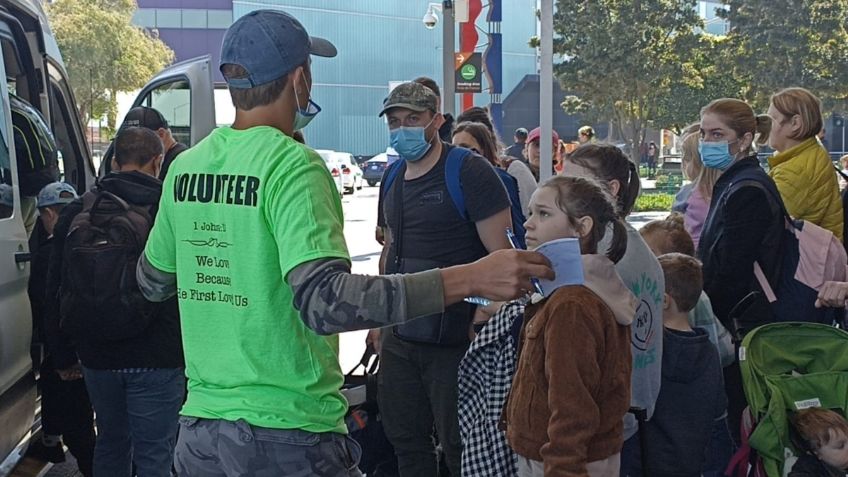 Ucranianos que radican en EU apoyan a sus compatriotas en la frontera con México