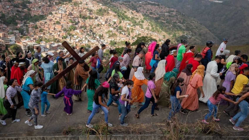 Tragedia en Semana Santa: Joven de 25 años murió en el Viacrucis y su mamá falleció al recibir la noticia