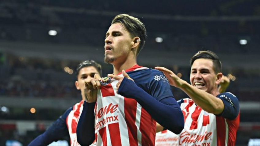 Chivas rompe su mala racha y se impone ante el Necaxa