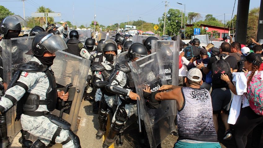 Choca caravana de migrantes con la Guardia Nacional en Chiapas