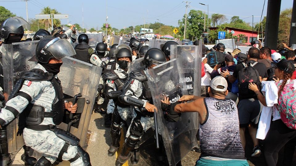 Extranjeros salieron en contingente desde Tapachula hacia la Ciudad de México (Foto: EFE)
