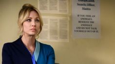 Kaley Cuoco explora el autoperdón en la segunda temporada de "The flight attendant"