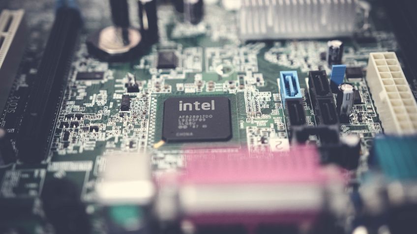 Intel espera solución de escasez de chips en 2023