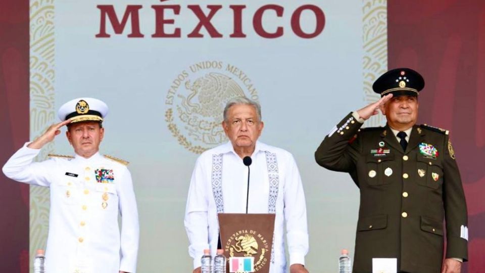 López Obrador también encabezó los honores a los héroes que el 13 de septiembre de 19847