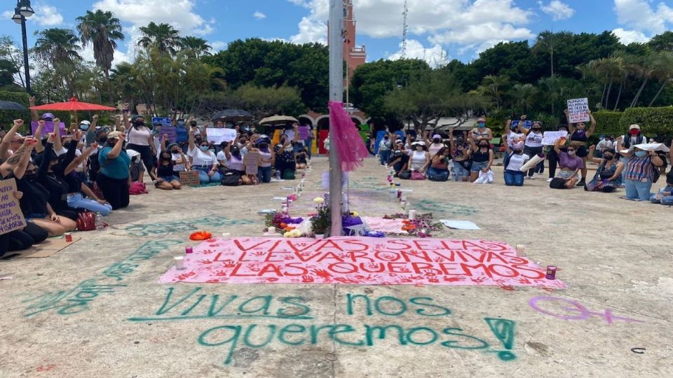 La protesta fue convocada en la Plaza Grande del Centro Histórico