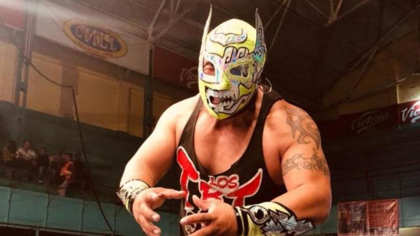 Muere el famoso luchador Toro Bill Jr., tras ser retirado en camilla de función en Puebla