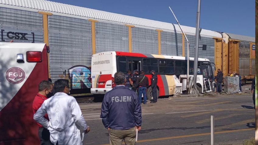 Accidente en la Toluca - Palmillas: ya son 20 heridos por embestida de tren a camión