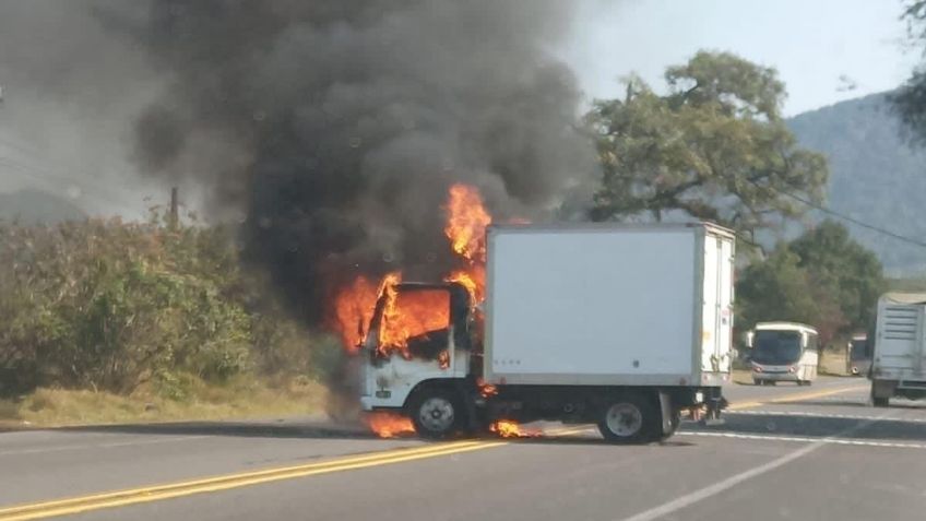 Se registran enfrentamientos, bloqueos y quema de vehículos en Uruapan | VIDEO