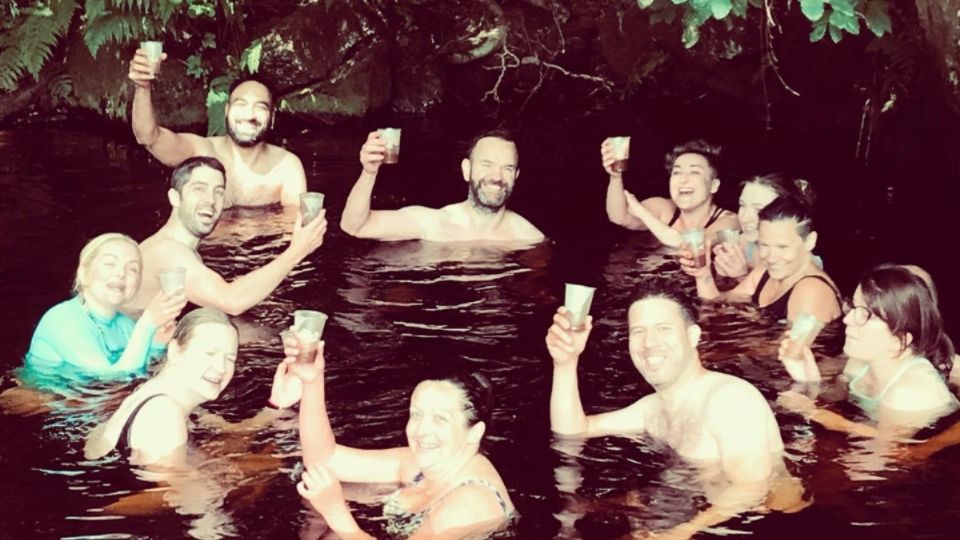 Esta terapia consiste en entrar al agua fría del río Goyt en Buxworth, Derbyshire.