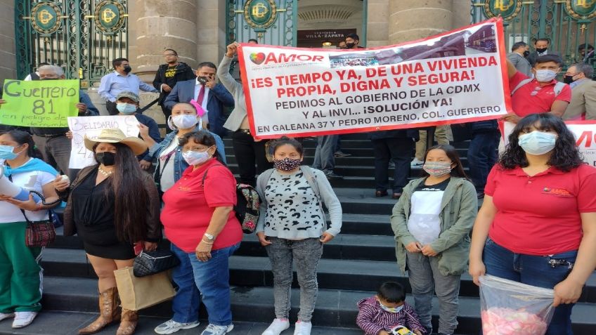 Víctimas de despojo protestan en el Congreso de la CDMX