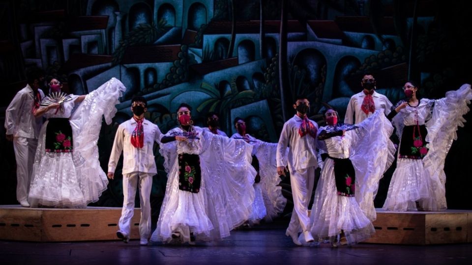 Compañía Nacional de Danza (CND) en la sala principal del Palacio de Bellas Artes