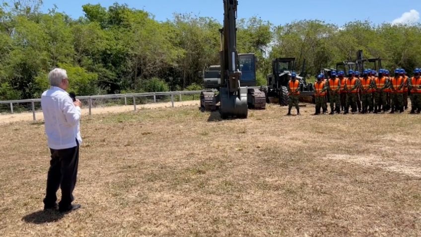 AMLO visitó el campamento de los ingenieros militares que construyen el Tren Maya y el aeropuerto de Tulum