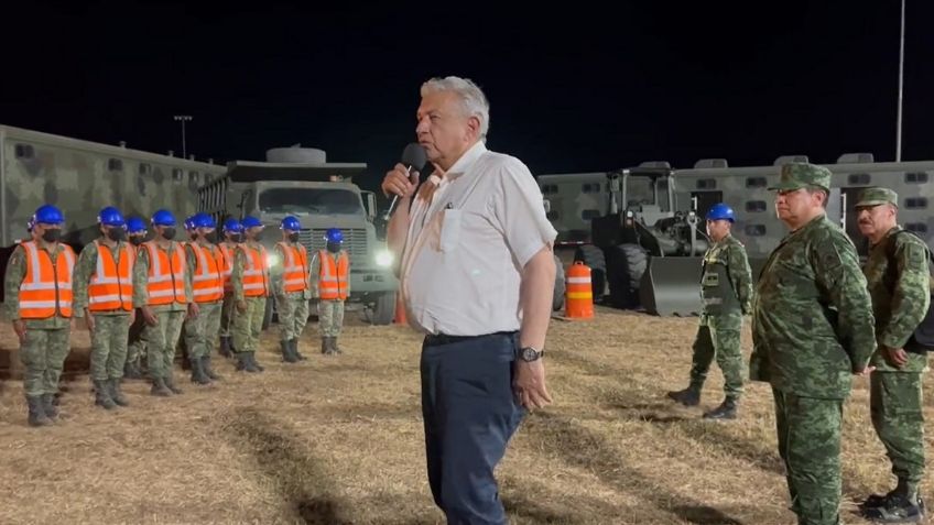 AMLO da banderazo de salida a militares para concluir Tren Maya