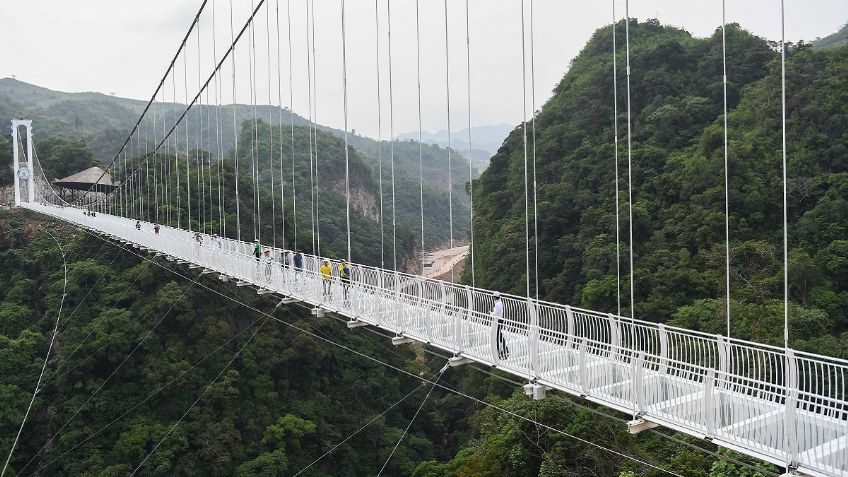 Vietnam presume maravilla al mundo con su megapuente de cristal