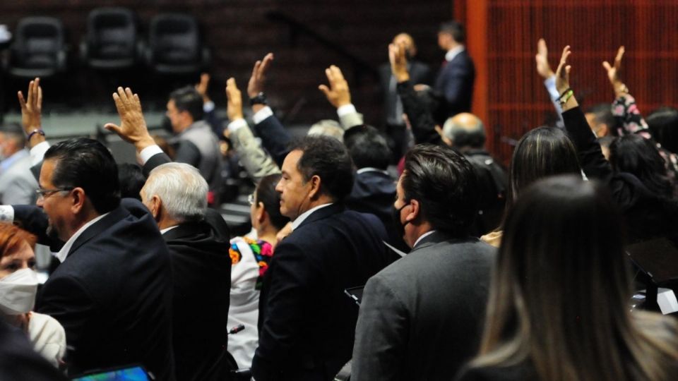 Acusan a PVEM y Morena de frenar el debate en el congreso