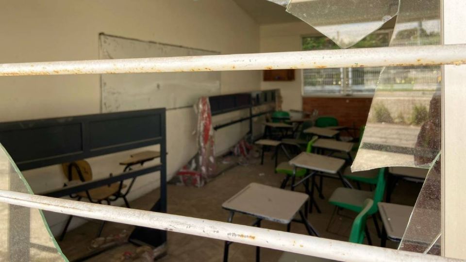 Las escuelas tienen daños estructurales y falta de servicios como agua y luz