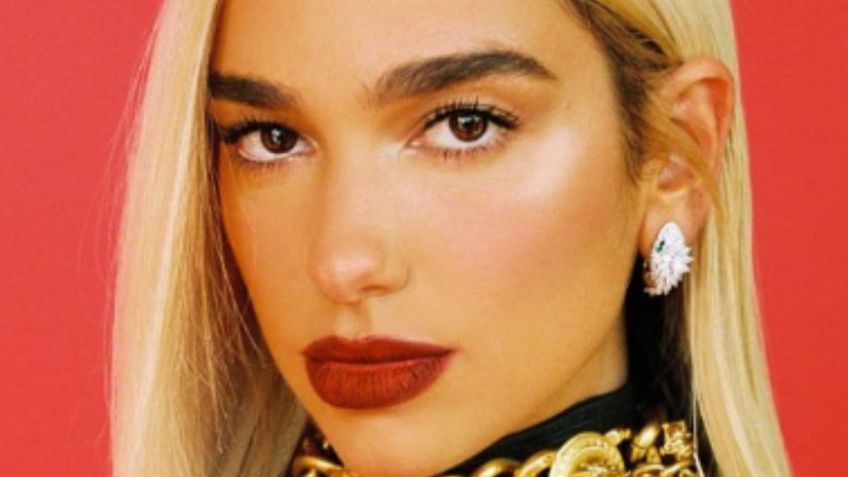 De frente, Dua Lipa sube la térmica con sus curvas