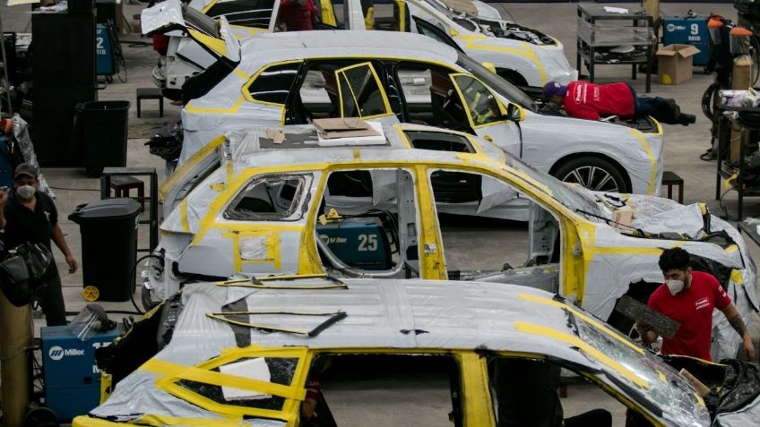 México produjo 305 mil autos ligeros en marzo, 27.3% más que en el mes anterior, señala el Inegi