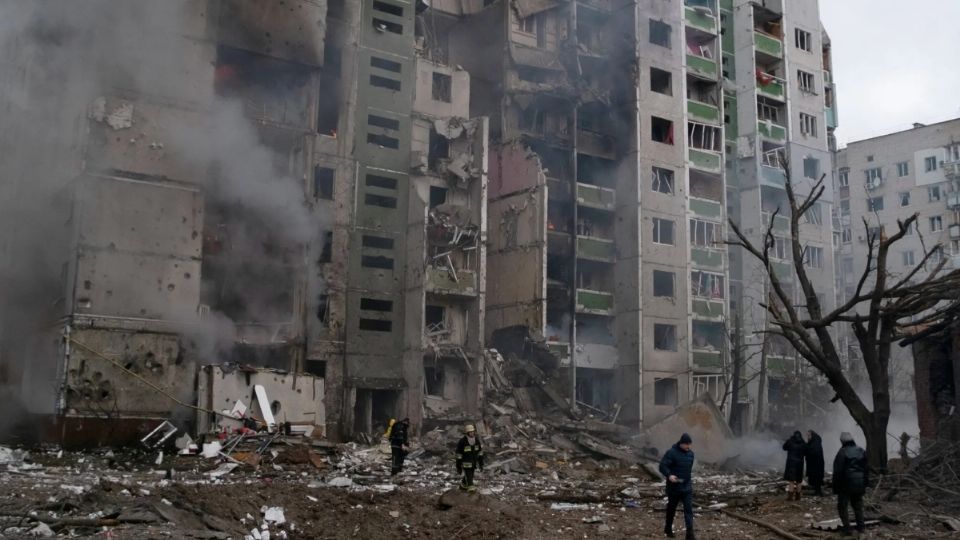 Al menos quinientos miembros de esta agrupación militar se encuentran cercados, junto a un millar de civiles. FOTO: Especial