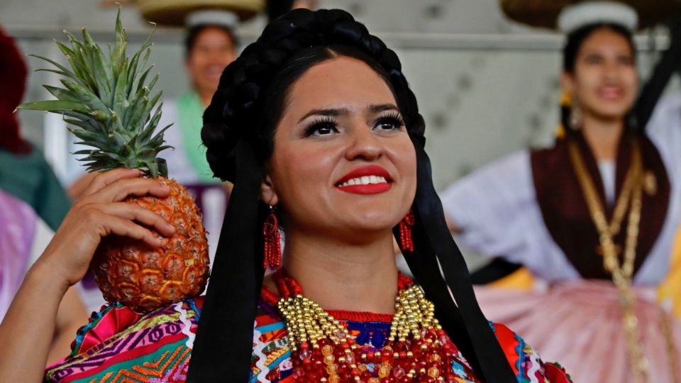 Guelaguetza presencial será una celebración a la vida, dijo el gobernador.