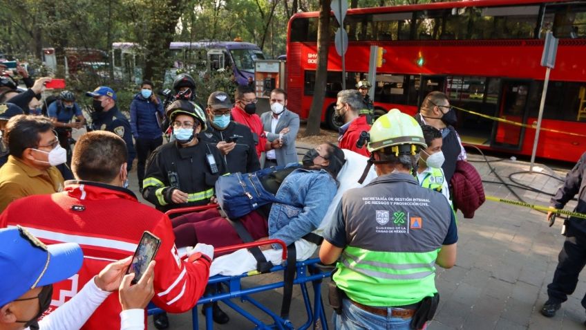 “El camión de atrás venía echando carreritas”: testimonios de los pasajeros del choque en Reforma