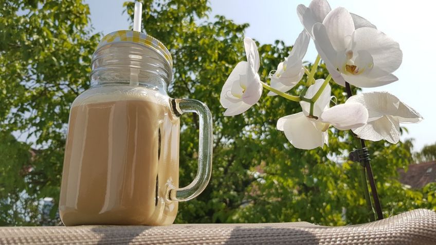 ¿Qué pasa si bebo licuado de plátano con leche de almendras todos los días?