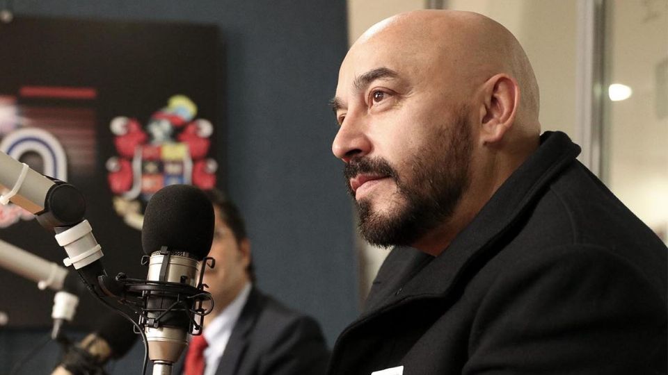 Lupillo Rivera también regaló un automóvil. FB/LupilloRiveraOficial