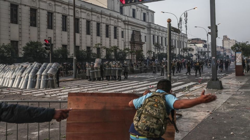 Libertad de tránsito y de reunión quedan restringidos
