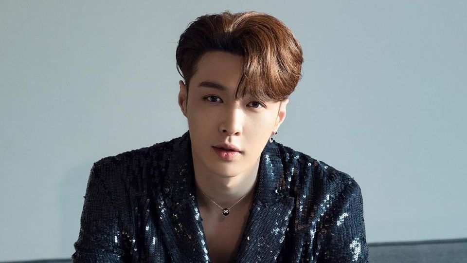 Lay le dice adiós a sus fans y anuncia su salida de SM