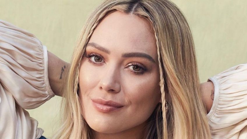 Desde la alberca Hilary Duff posa sin ropa para portada de revista y enciende las redes