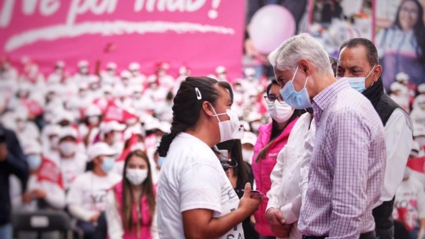 Alfredo Del Mazo celebra el Día de las Madres con entrega del Salario Rosa